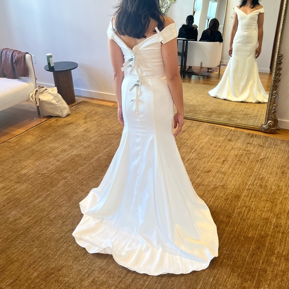 Rachel Sarah Seven Wedding Gown - size 4 - Picture 7 of 11